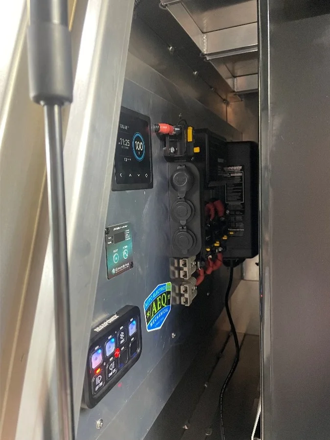 Coachbuilder and fitout wiring on a commercial vehicle body
